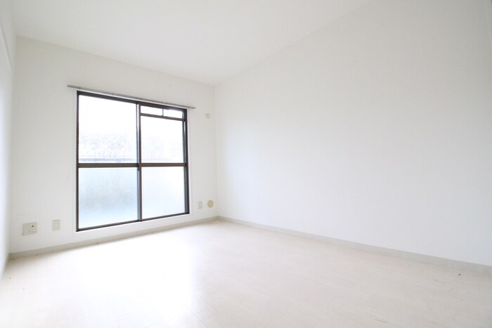 物件内観写真9　(室内からの展望)