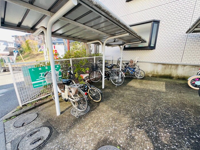 物件外観写真3　(駐輪場)