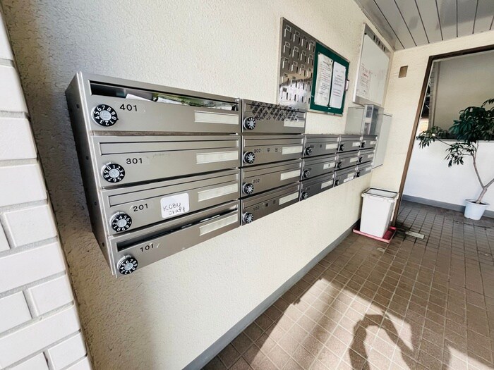 物件外観写真6　(エントランス部分)