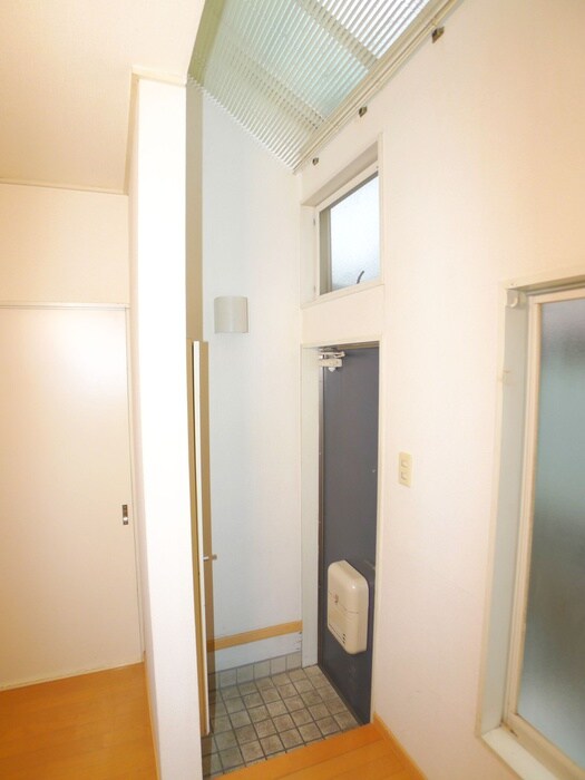 物件内観写真18　(玄関)