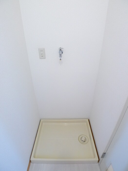 物件内観写真12　(洗濯機置場)