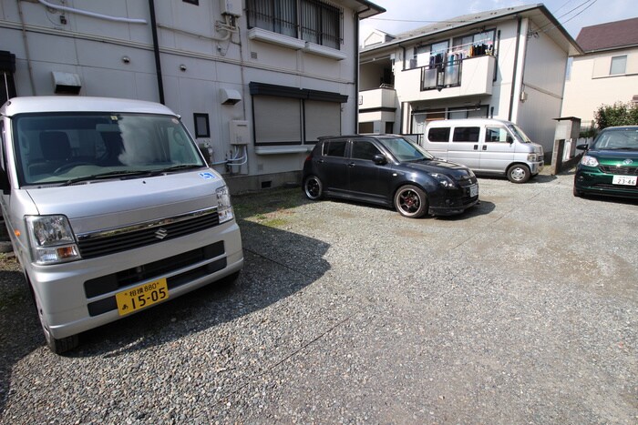 物件外観写真3　(駐車場)