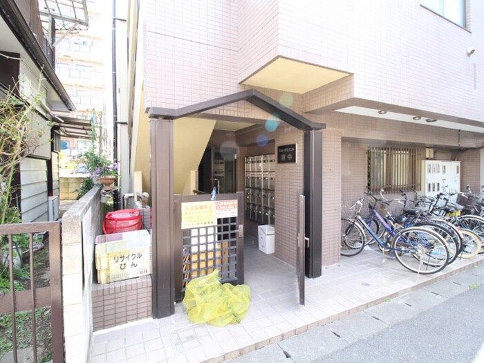 物件外観写真3　(エントランス部分)