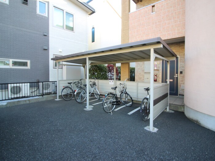 物件外観写真3　(駐輪場)