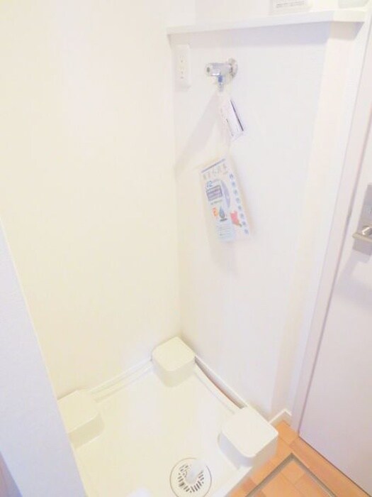 物件内観写真10　(洗濯機置場)