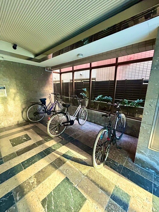 物件外観写真4　(駐輪場)