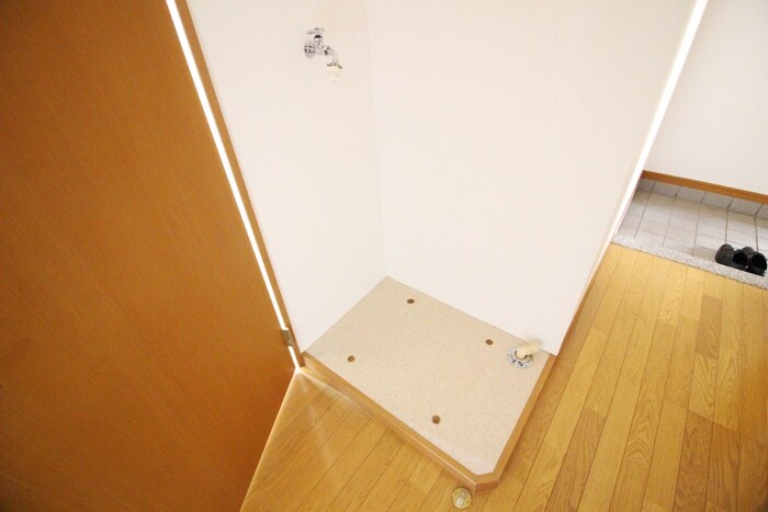 物件内観写真9　(洗濯機置場)