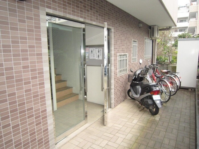 物件外観写真3　(エントランス部分)