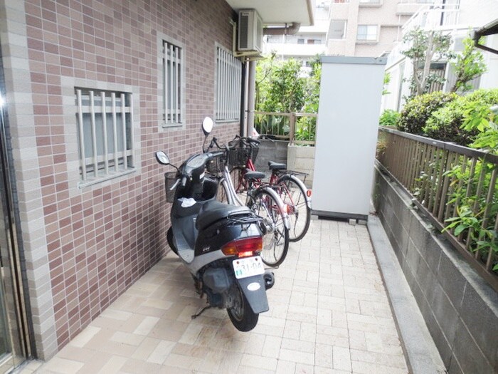 物件外観写真5　(駐輪場)