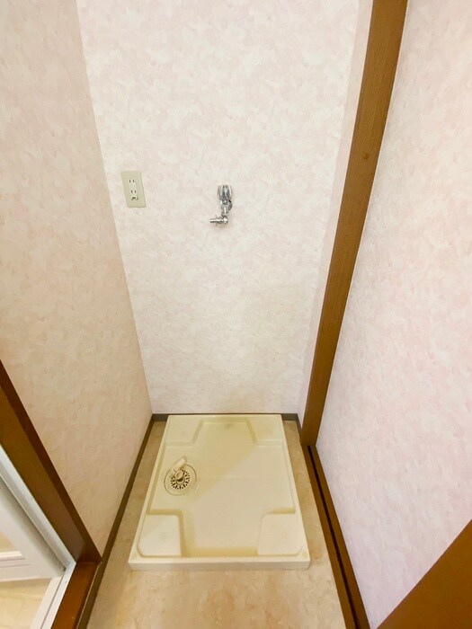 物件内観写真16　(洗濯機置場)