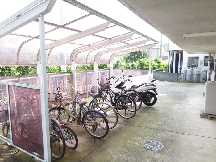 物件外観写真2　(駐輪場)