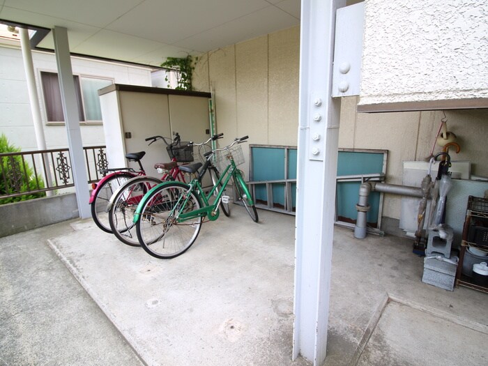 物件外観写真4　(駐輪場)