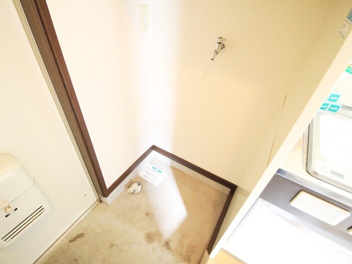 物件内観写真17　(洗濯機置場)