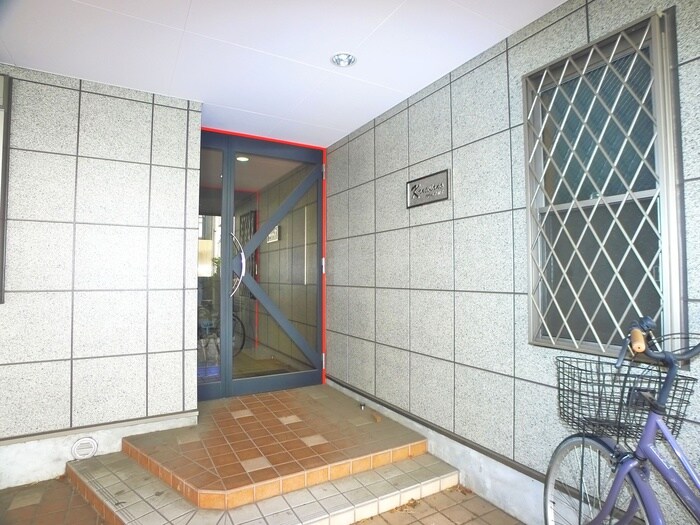 物件外観写真3　(エントランス部分)