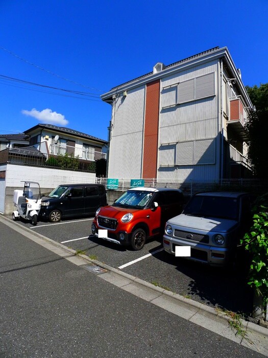 物件外観写真5　(駐車場)