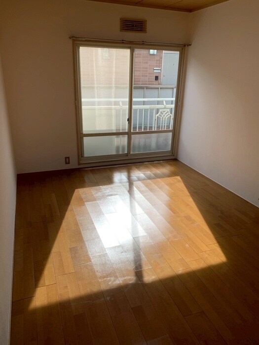 物件内観写真9　(室内からの展望)