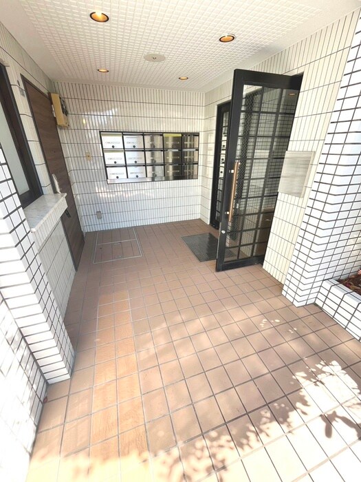 物件外観写真6　(エントランス部分)