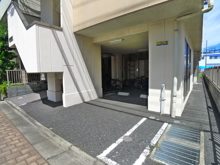 物件外観写真4　(駐車場)