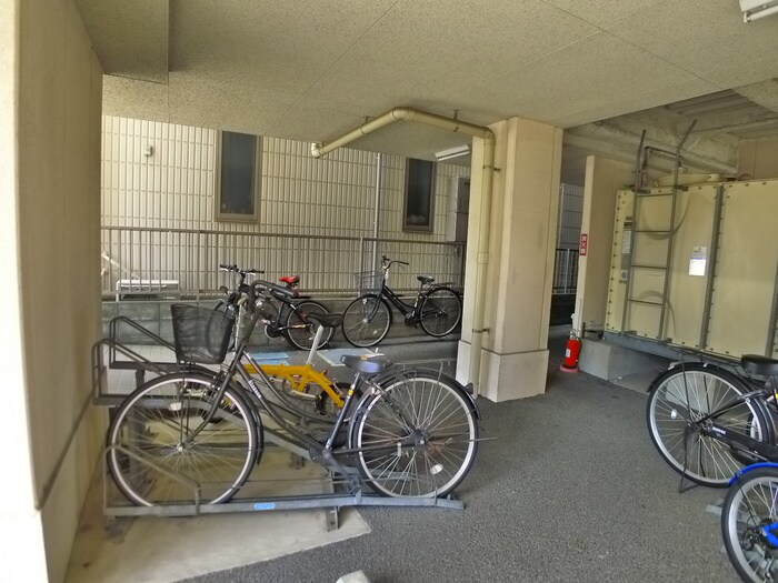 物件外観写真5　(駐輪場)