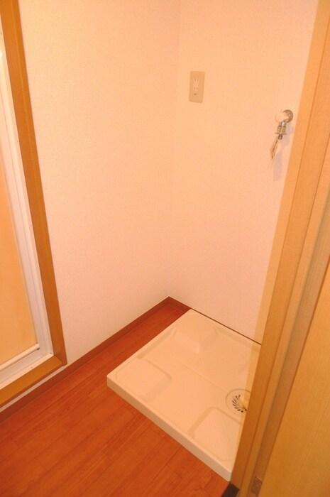 物件内観写真14　(洗濯機置場)