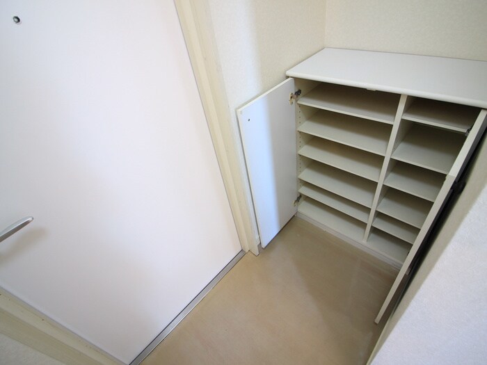 物件内観写真12　(玄関)