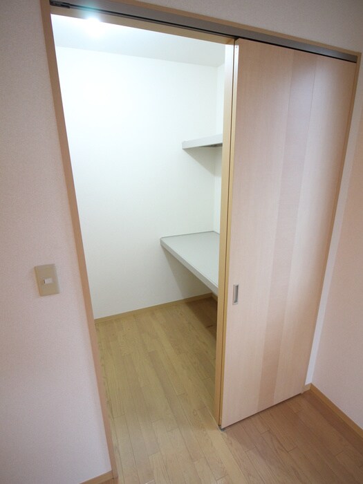 物件内観写真13　(収納)