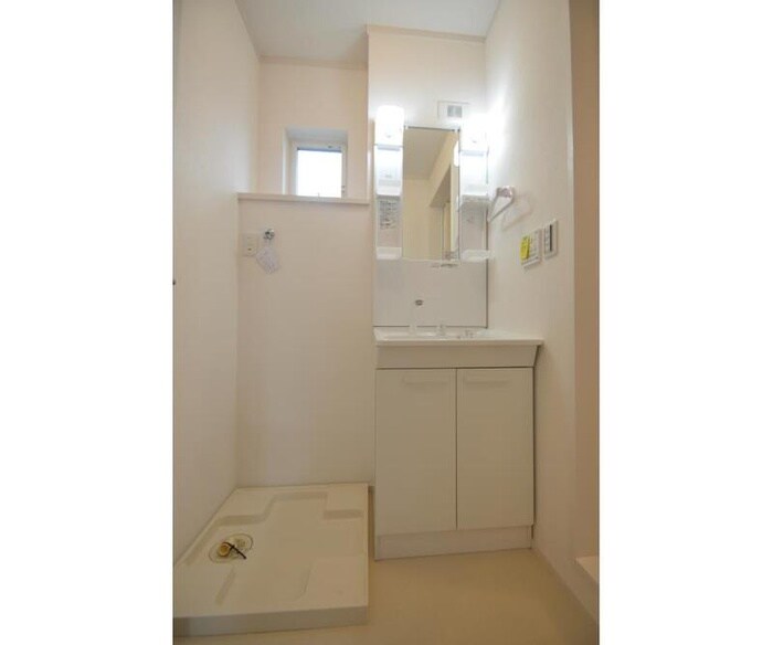 物件内観写真9　(洗濯機置場)