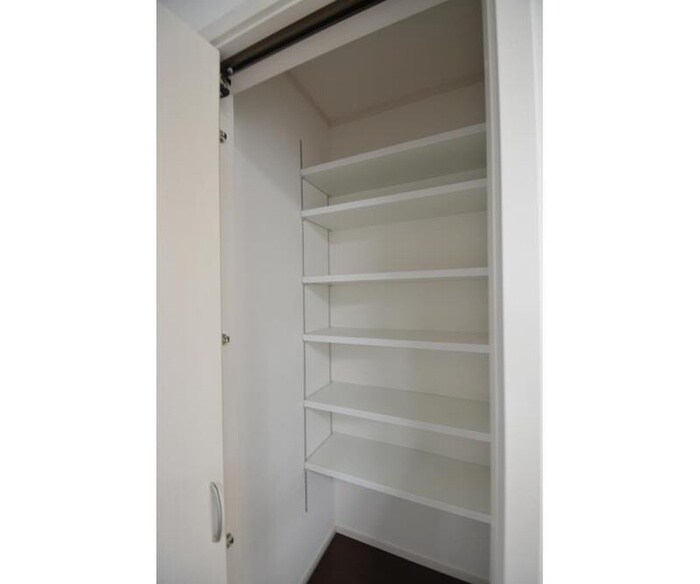 物件内観写真12　(収納)