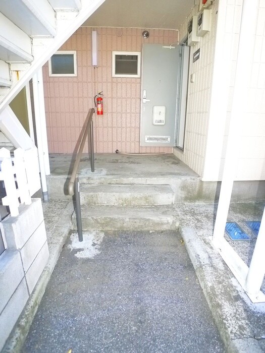 物件外観写真2　(エントランス部分)