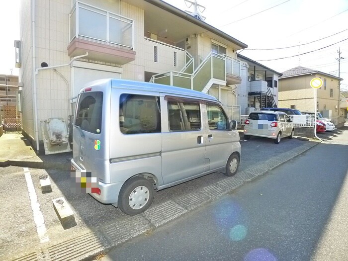 物件外観写真3　(駐車場)