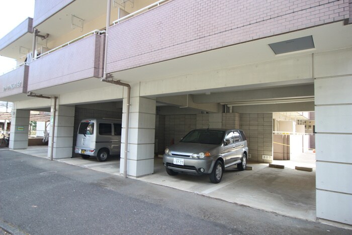 物件外観写真4　(駐車場)