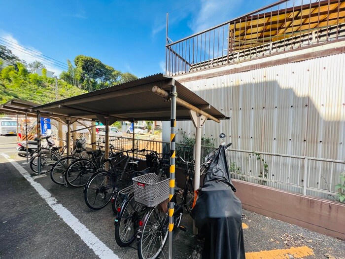 物件外観写真6　(駐輪場)