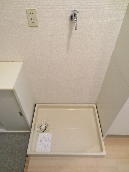 物件内観写真12　(洗濯機置場)