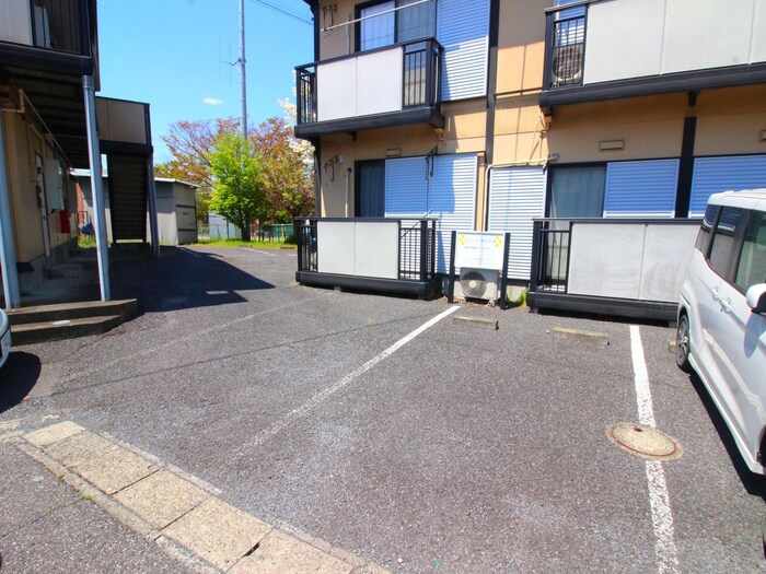 物件外観写真3　(駐車場)