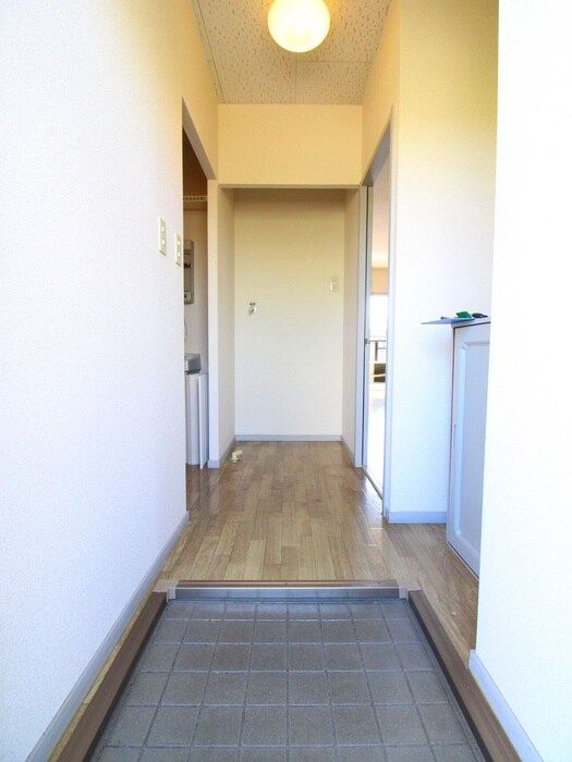 物件内観写真16　(玄関)