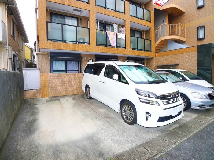 物件外観写真6　(駐車場)