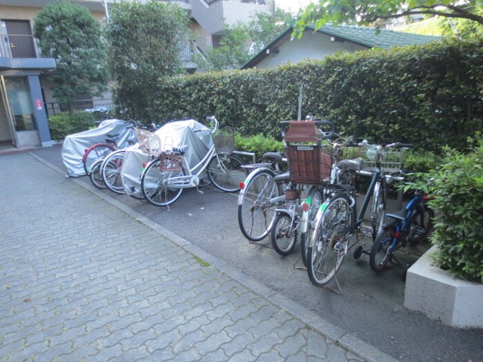 物件外観写真2　(駐輪場)