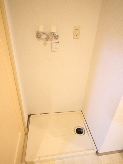 物件内観写真8　(洗濯機置場)