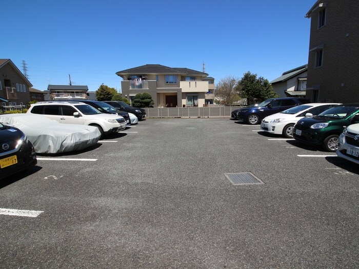 物件外観写真2　(駐車場)