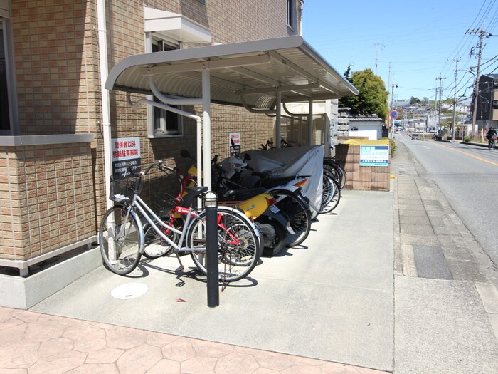 物件外観写真3　(駐輪場)