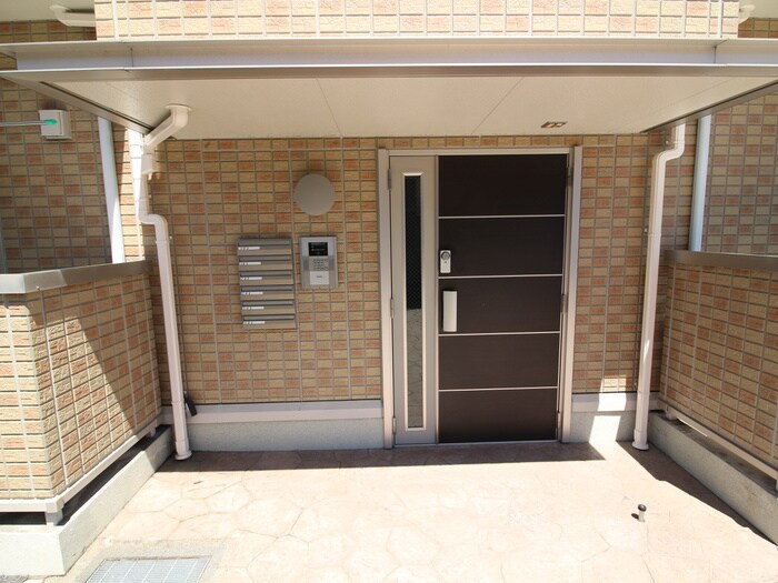 物件外観写真6　(エントランス部分)