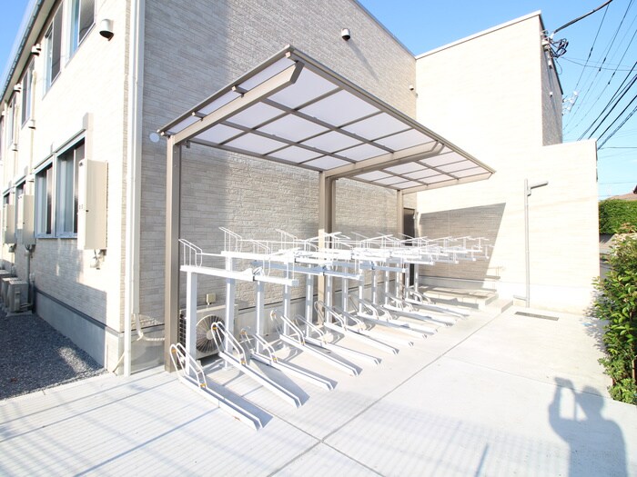 物件外観写真4　(駐輪場)