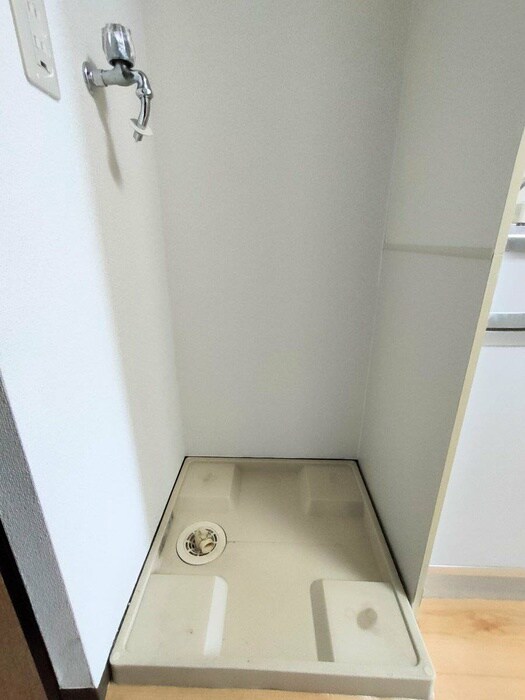 物件内観写真14　(洗濯機置場)