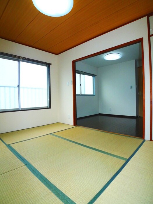 物件内観写真5　(室内からの展望)