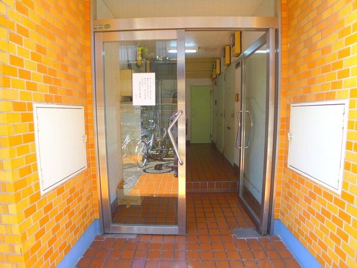 物件外観写真4　(エントランス部分)
