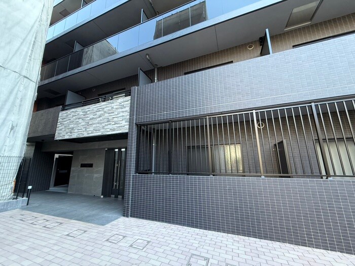 物件外観写真3　(エントランス部分)