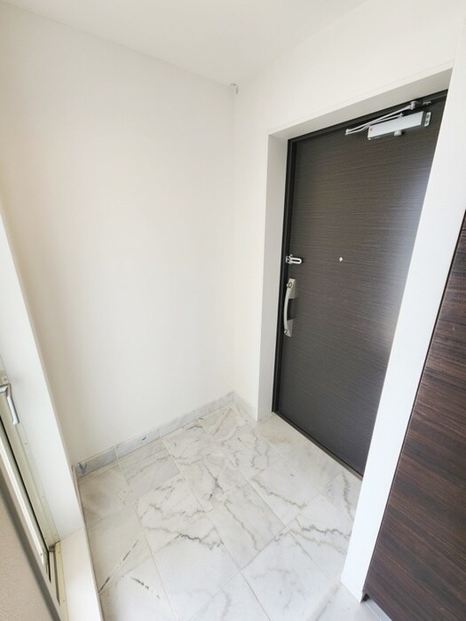 物件内観写真13　(玄関)