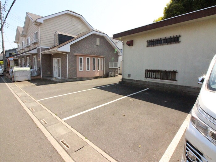物件外観写真3　(駐車場)