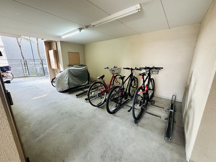 物件外観写真6　(駐輪場)