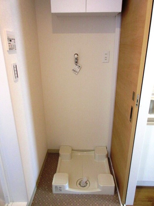 物件内観写真11　(洗濯機置場)